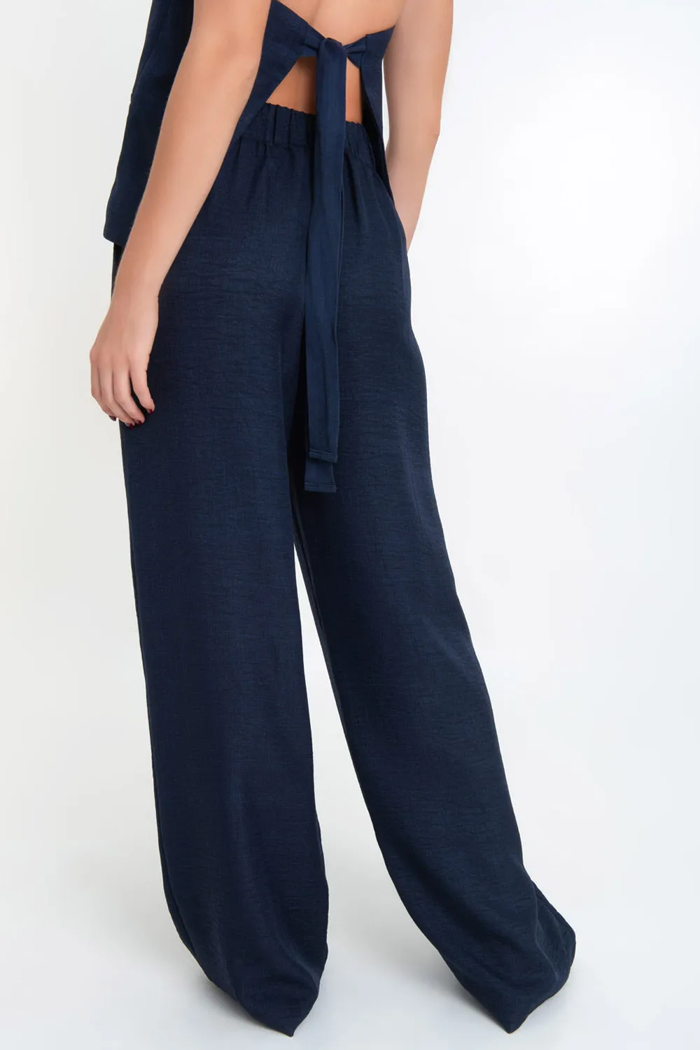 Pantalón fluido wide leg con pinzas