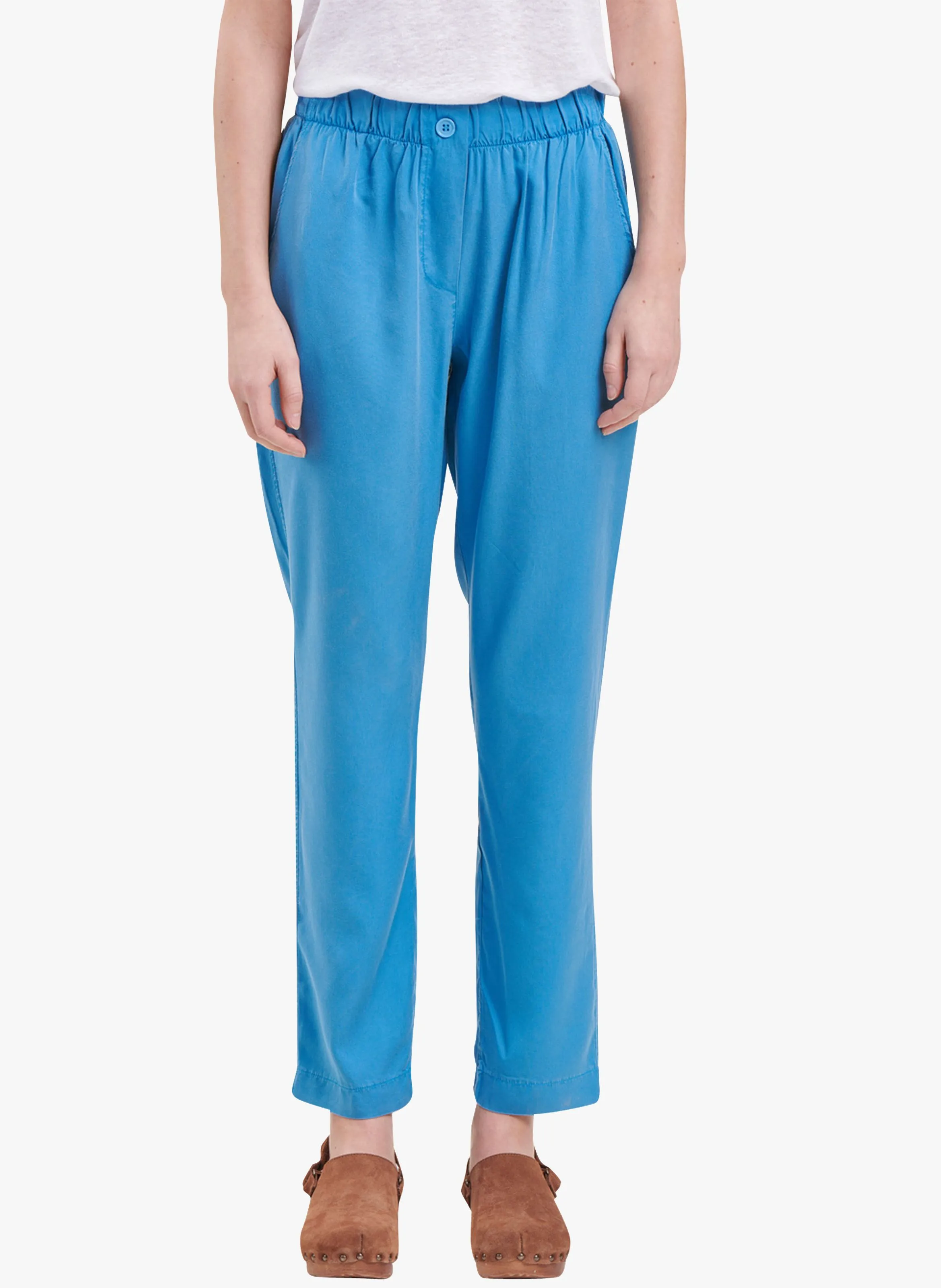 Pantalón recto tobillero en azul