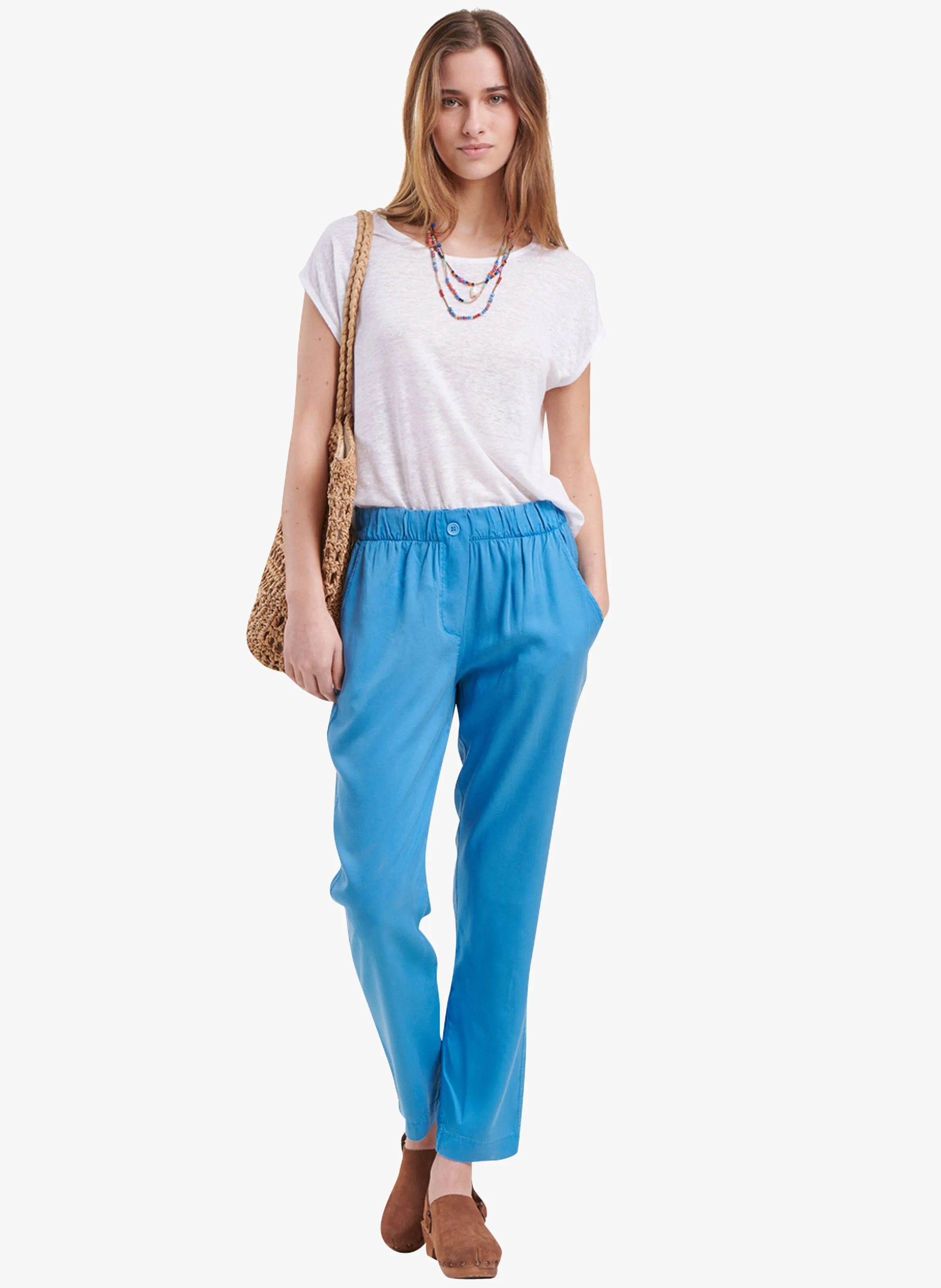 Pantalón recto tobillero en azul