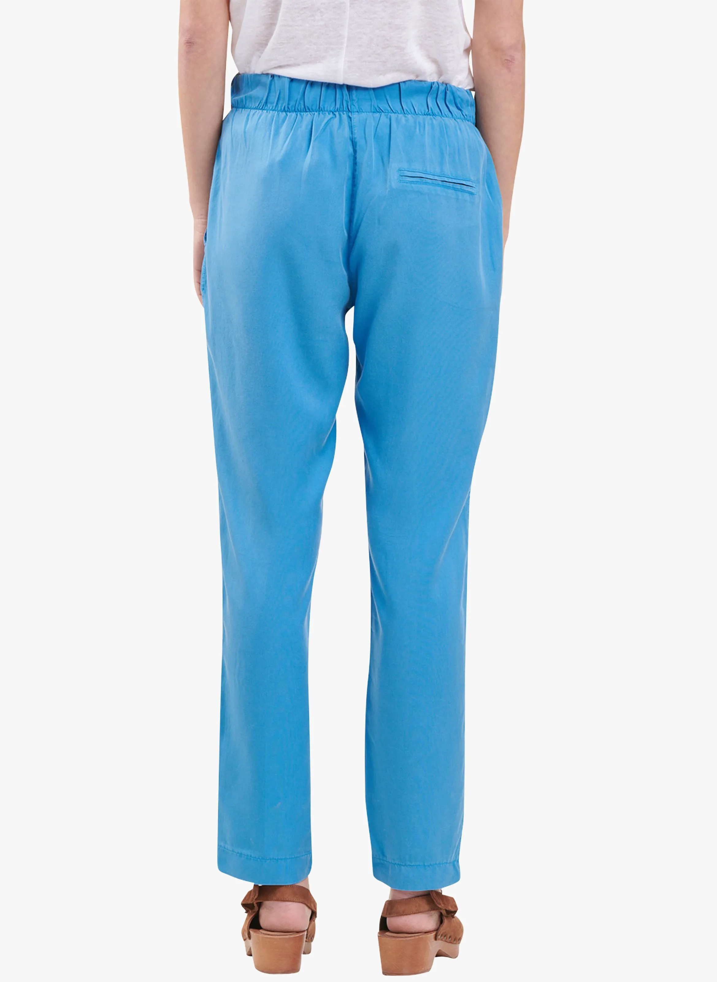 Pantalón recto tobillero en azul
