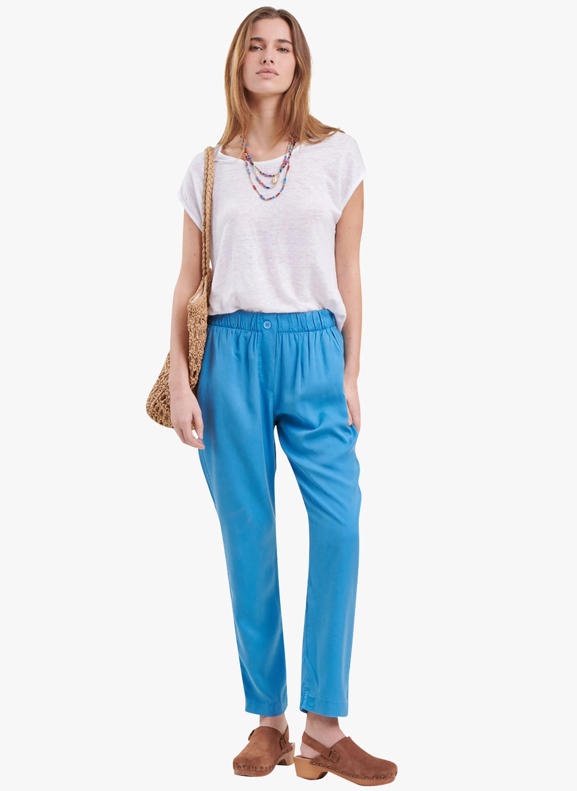 Pantalón recto tobillero en azul