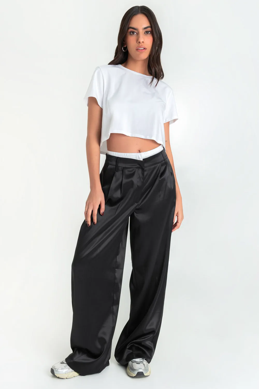 Pantalón satinado boxer en contraste con pinzas