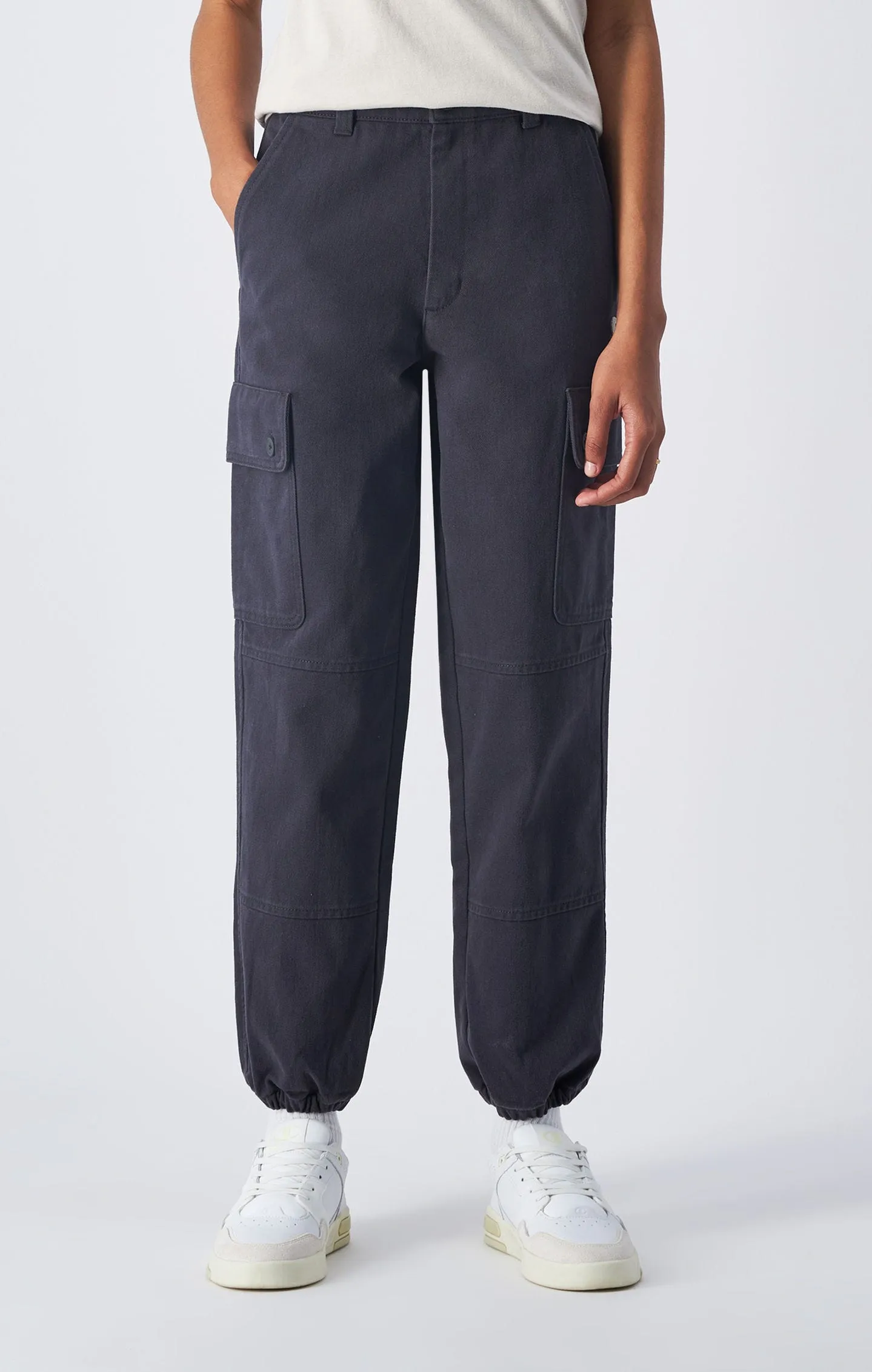 Pantalón tipo cargo de algodón orgánico