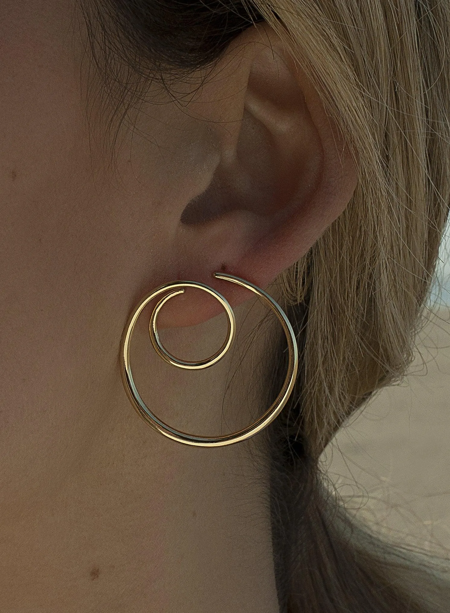 Pendientes originales diseo espiral baados en oro