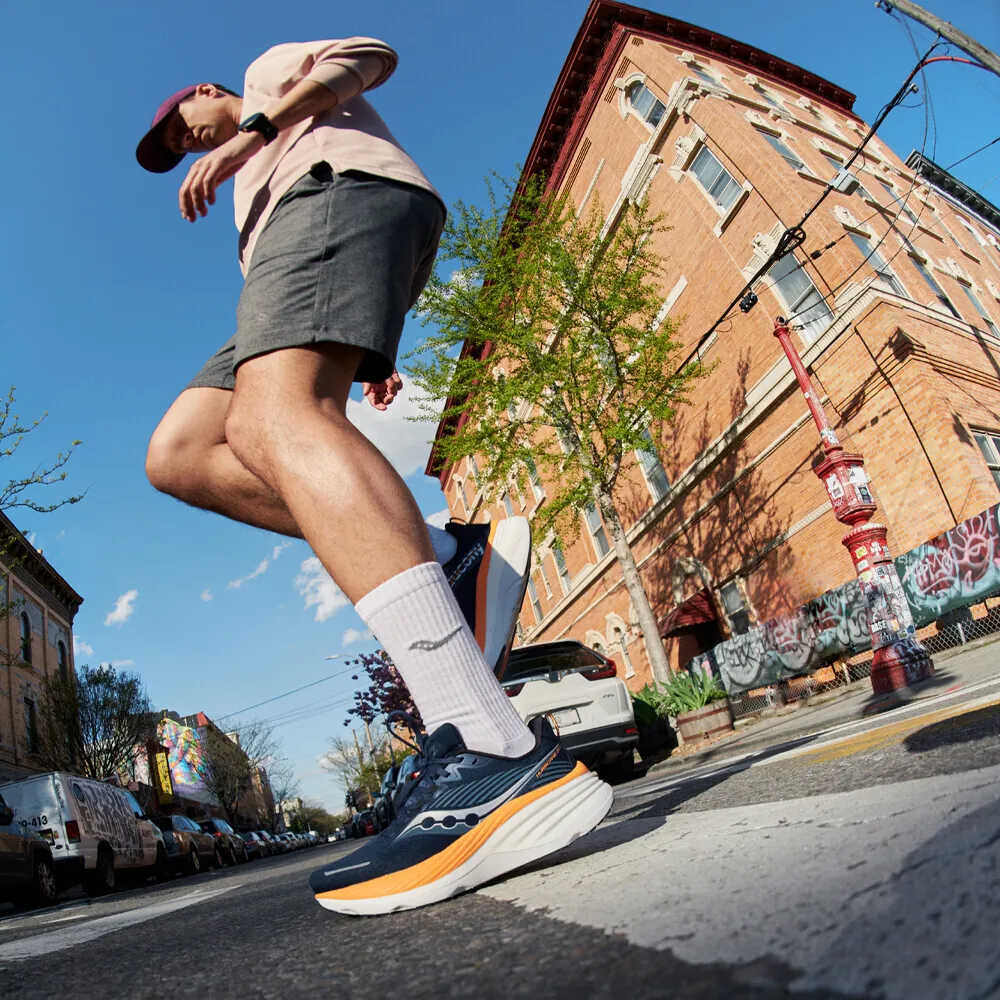 SAUCONY HURRICANE 24 ZAPATILLAS DE RUNNING  SS24
