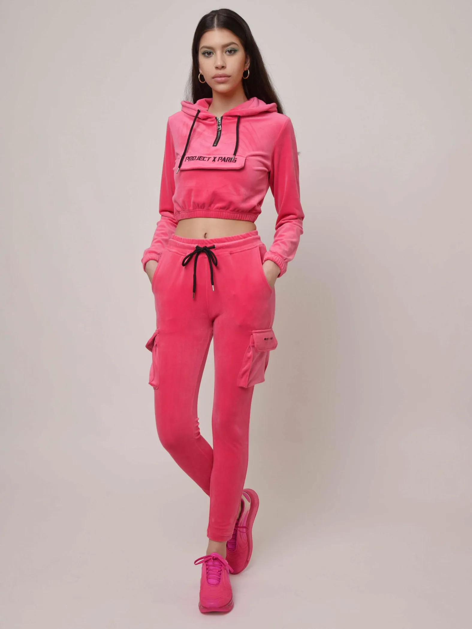 Sudadera corta de terciopelo con capucha