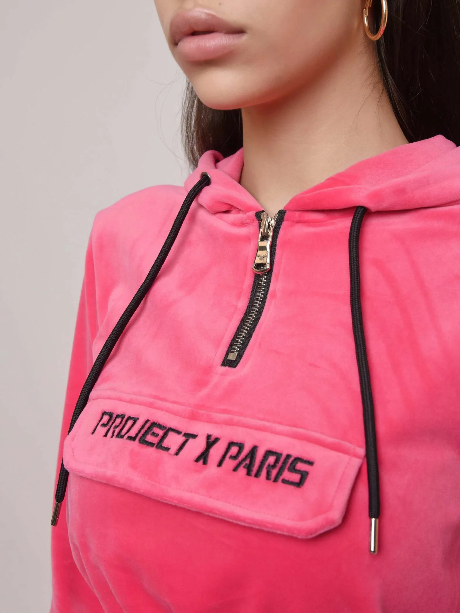 Sudadera corta de terciopelo con capucha