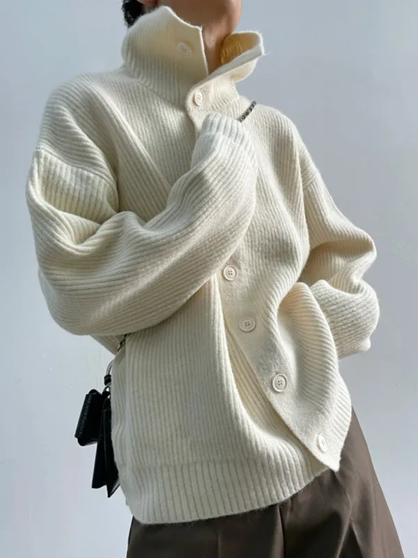 Suéter liso con botones y cuello alto para hombre