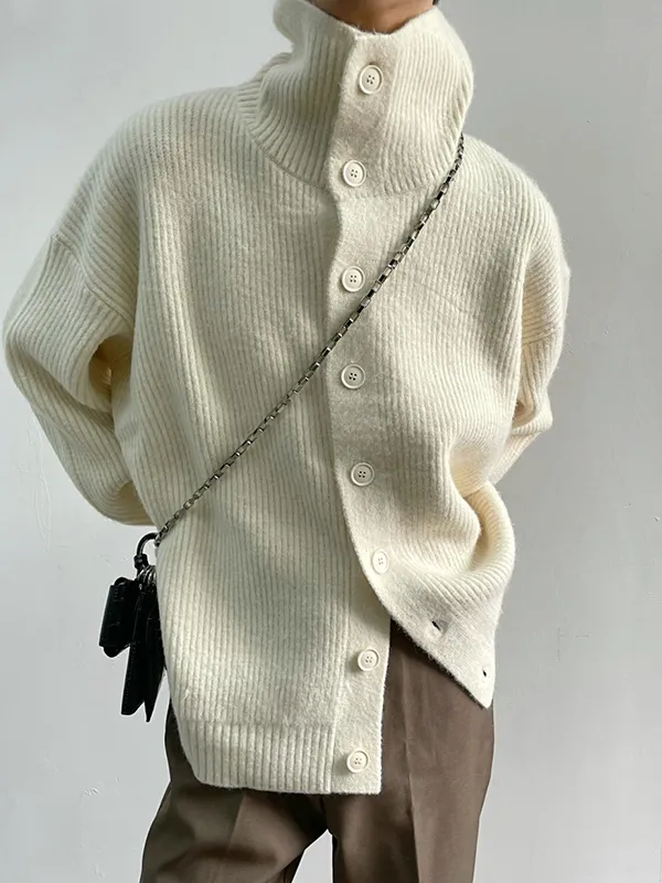 Suéter liso con botones y cuello alto para hombre