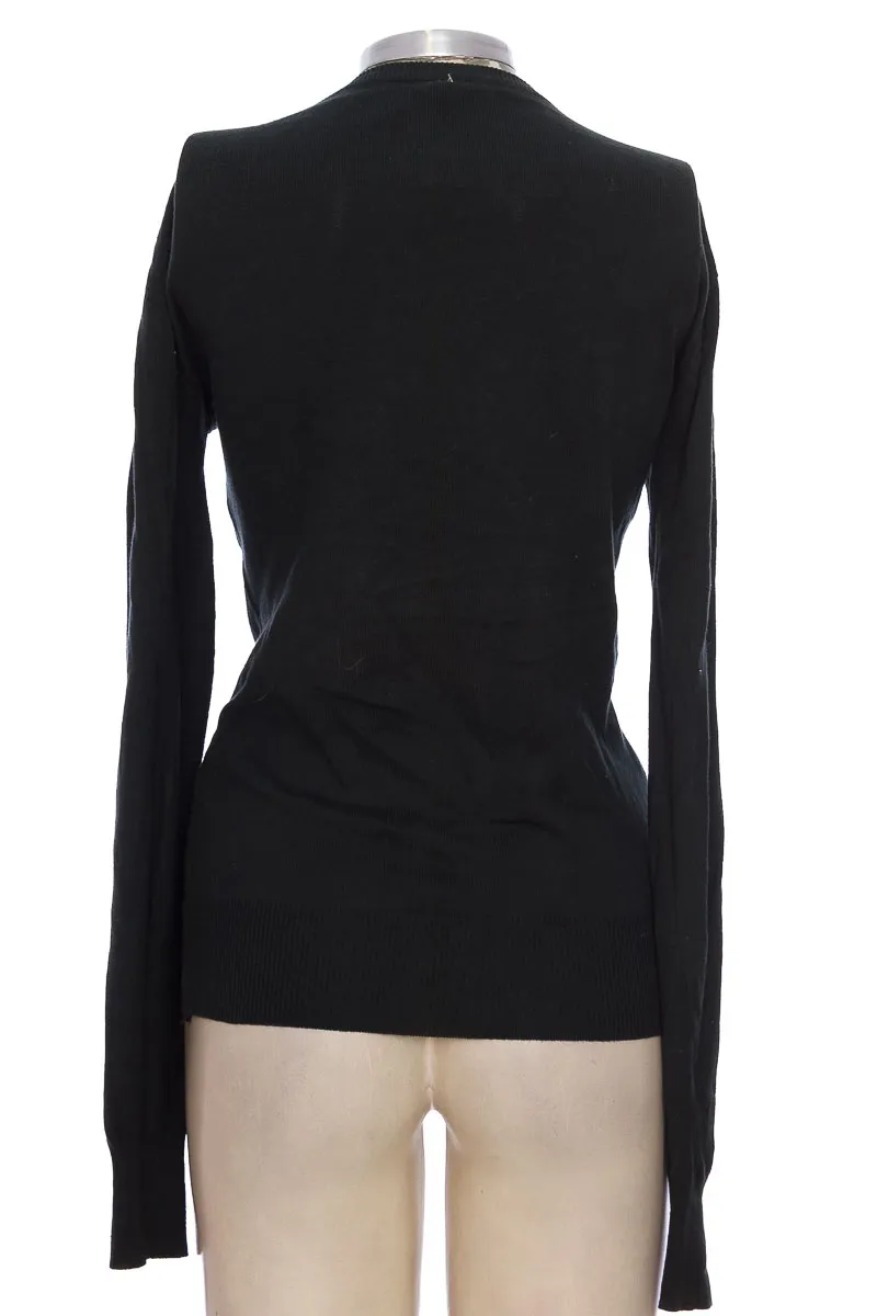 SWEATER COLOR NEGRO  CLOSEANDO