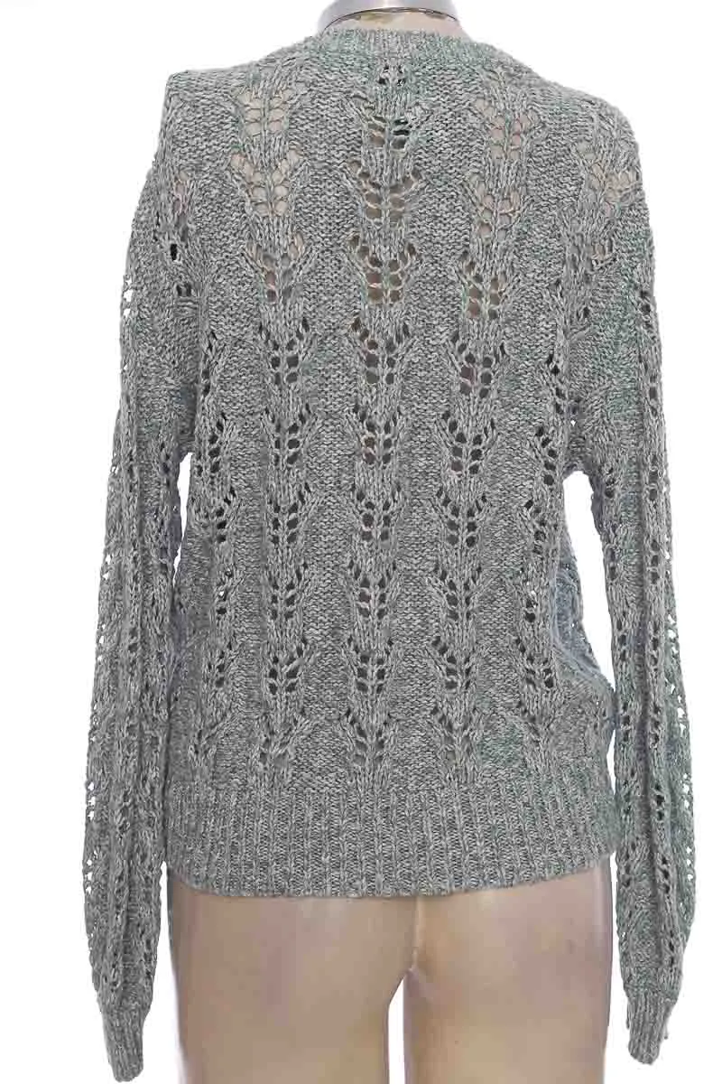 SWEATER COLOR VERDE  CLOSEANDO