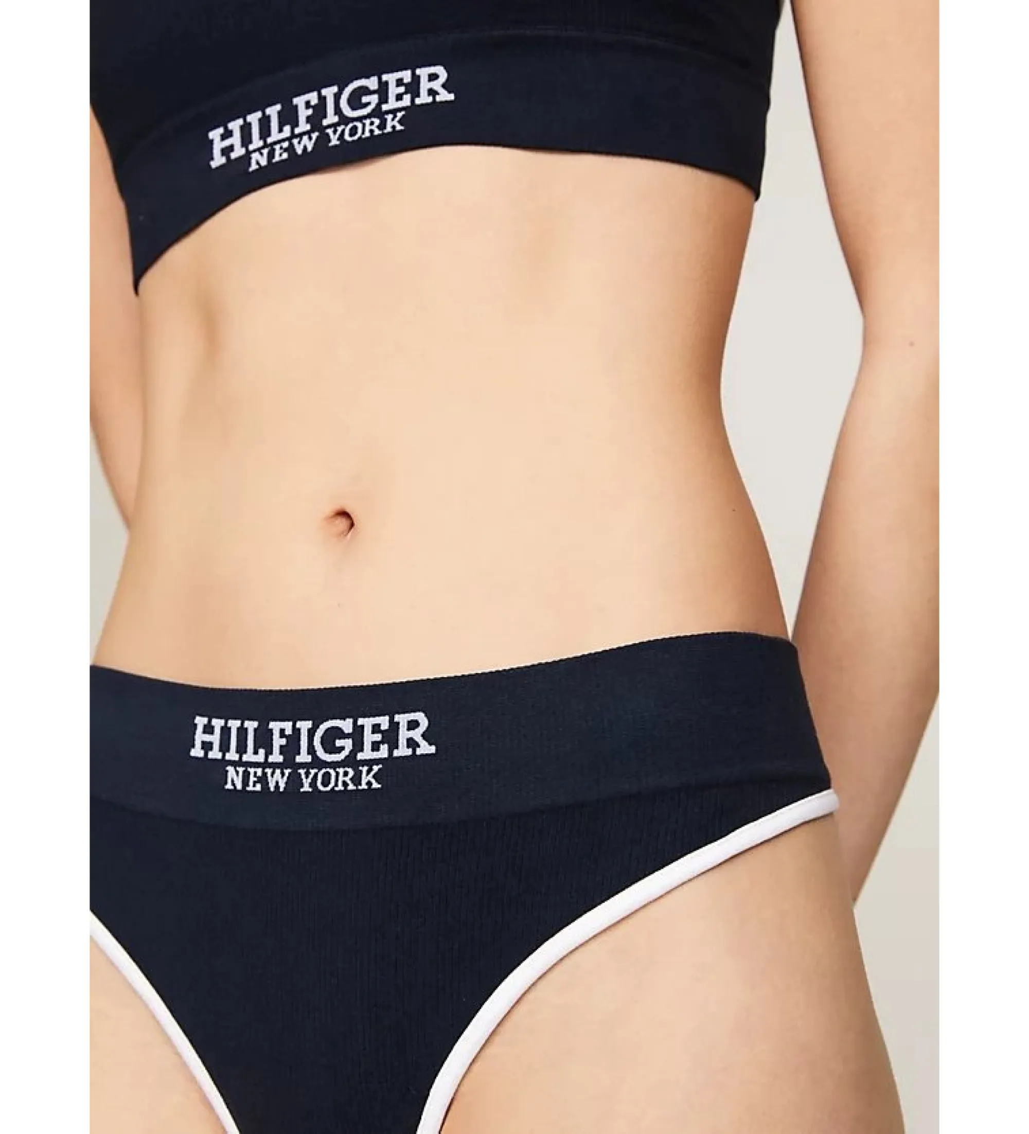 Tanga con monotipo Hilfiger marino
