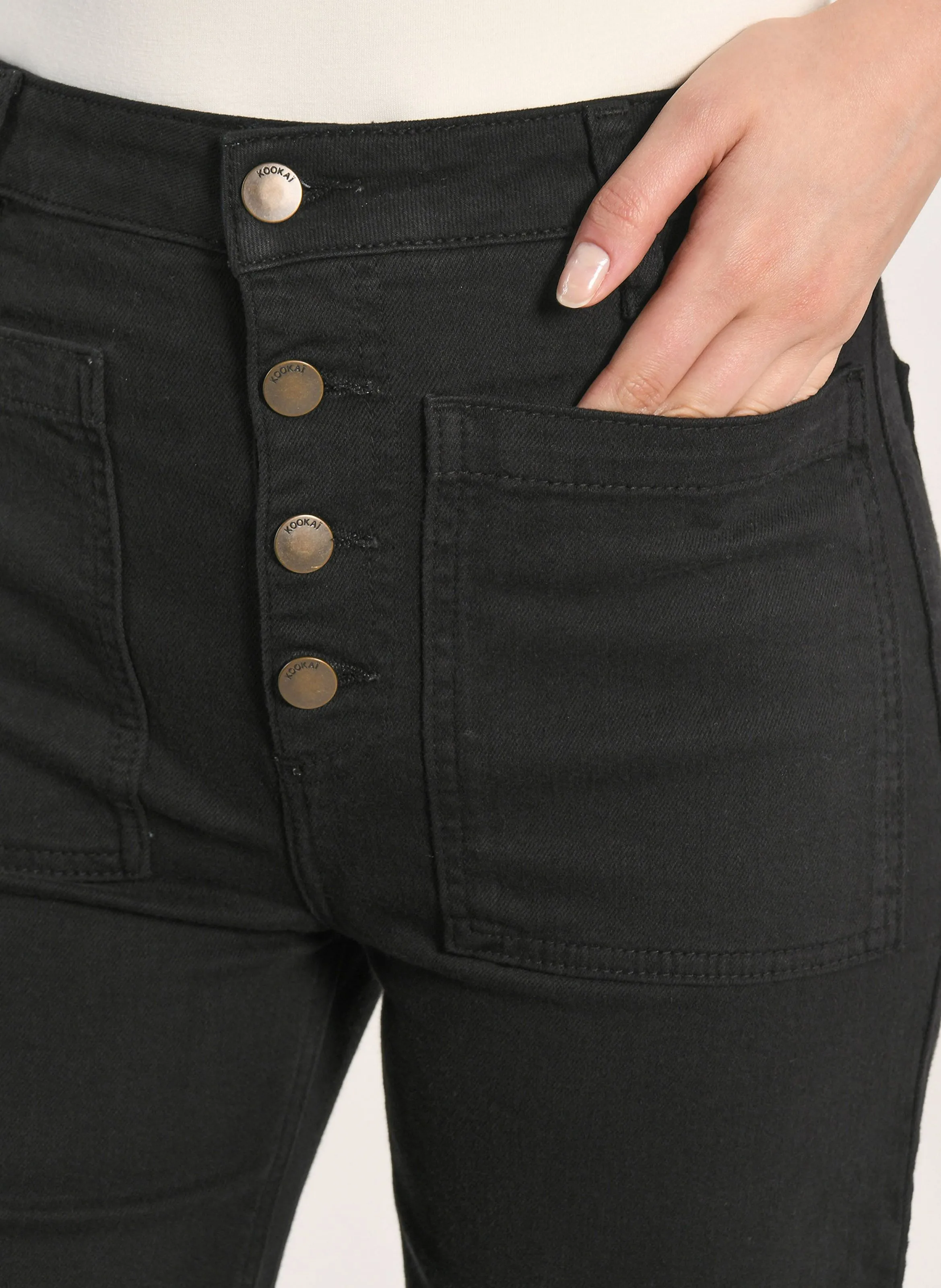 THADEE  PANTALóN ACAMPANADO CON CIERRE DE BOTONES EN MEZCLA DE ALGODóN EN NEGRO