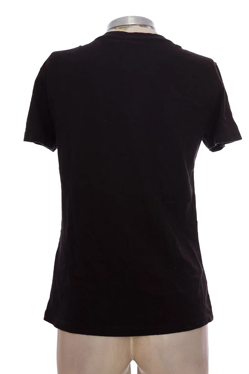 TOP / CAMISETA COLOR NEGRO  PEOPLE