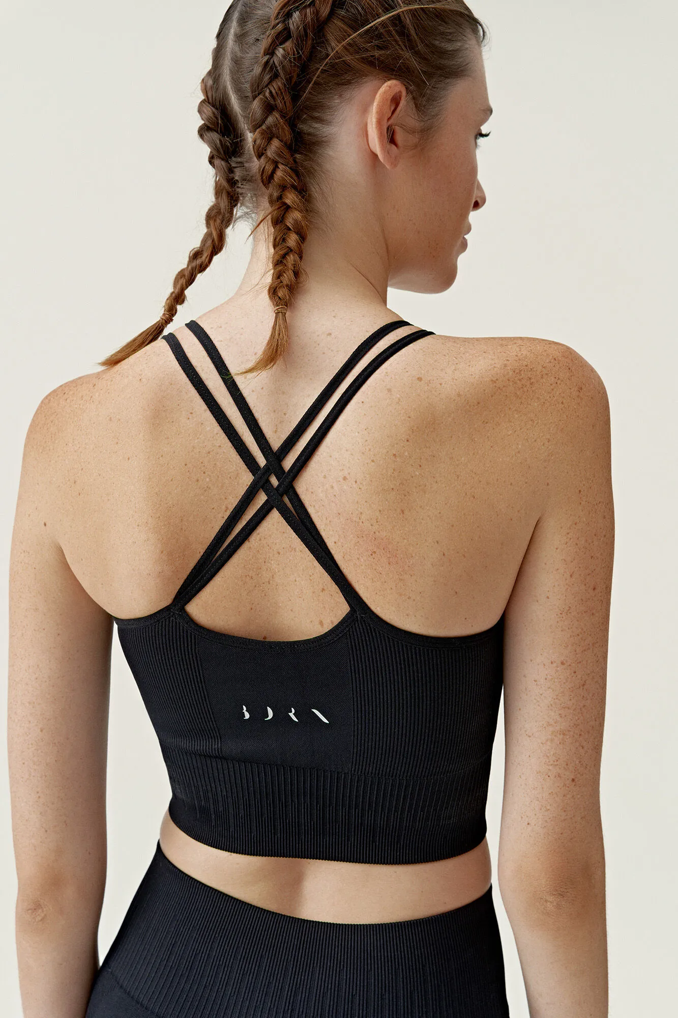 Top Naia Black 