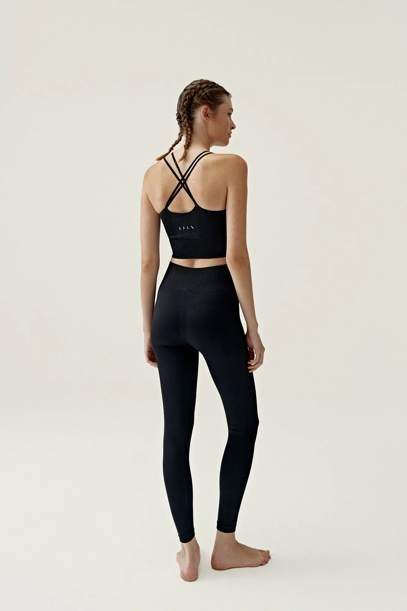 Top Naia Black 