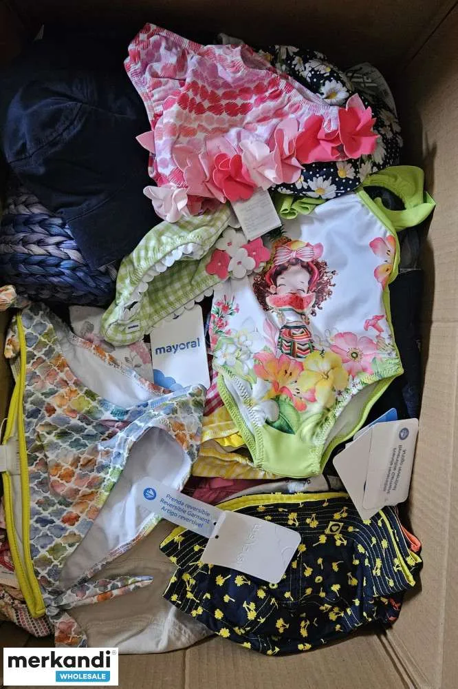 Trajes de baño, gorros y pantuflas