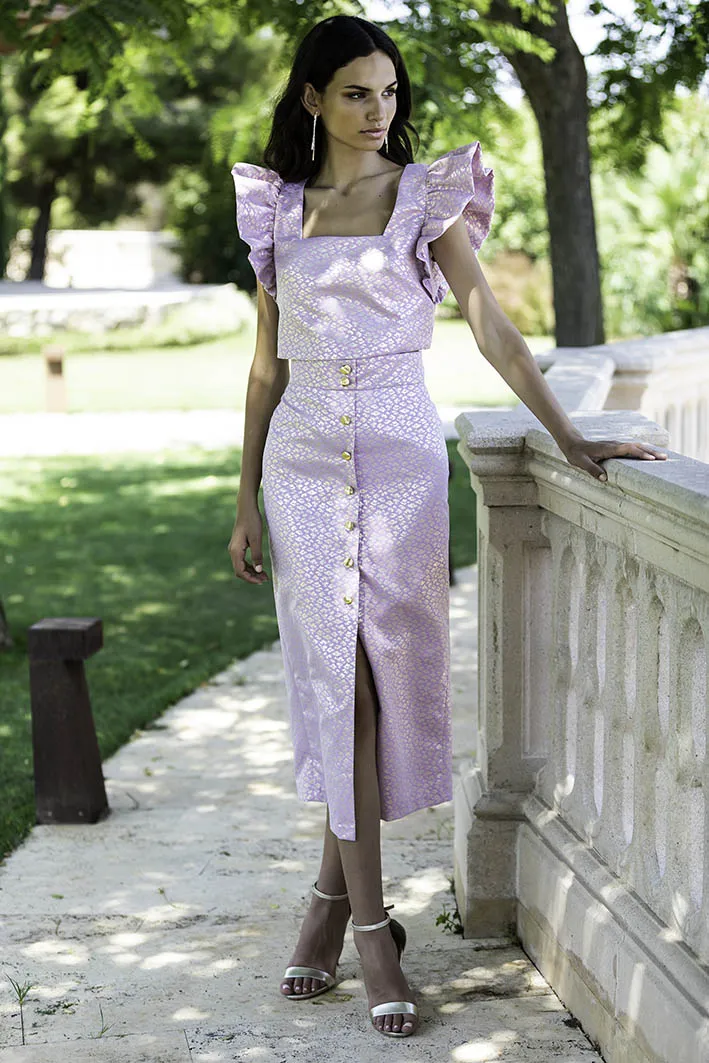 Un conjunto muy de moda: top+falda