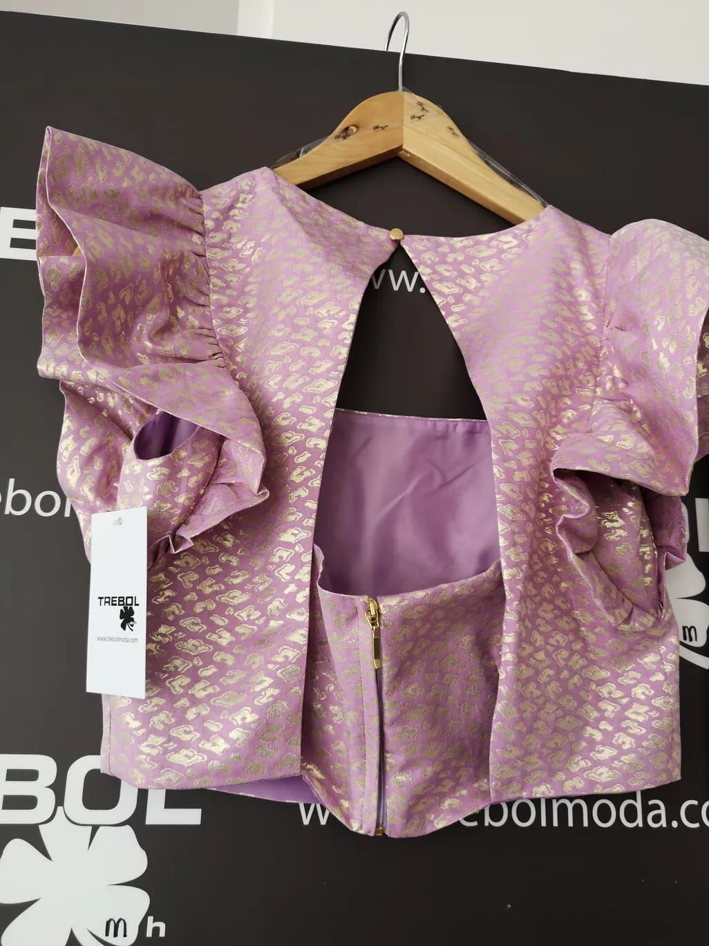 Un conjunto muy de moda: top+falda