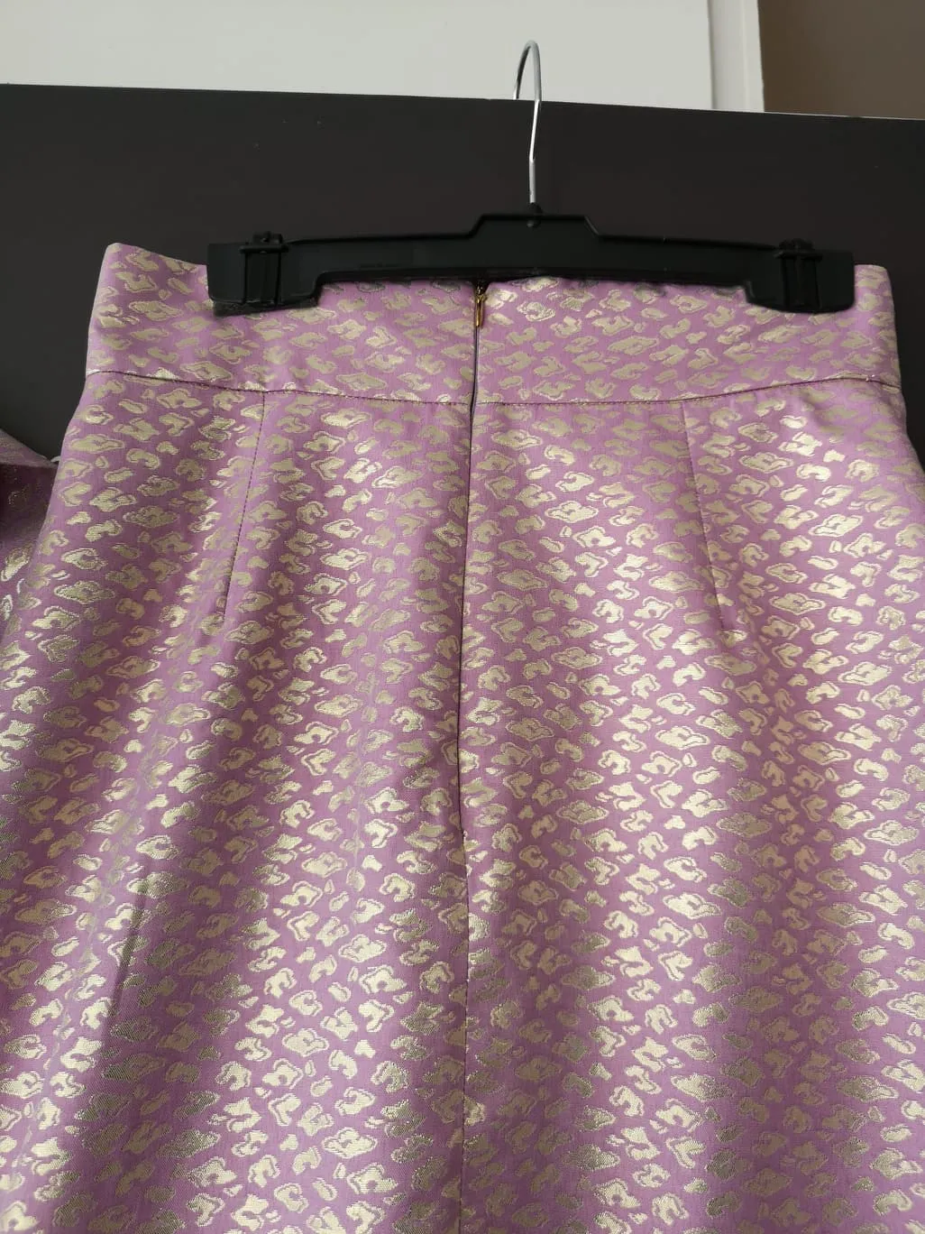 Un conjunto muy de moda: top+falda