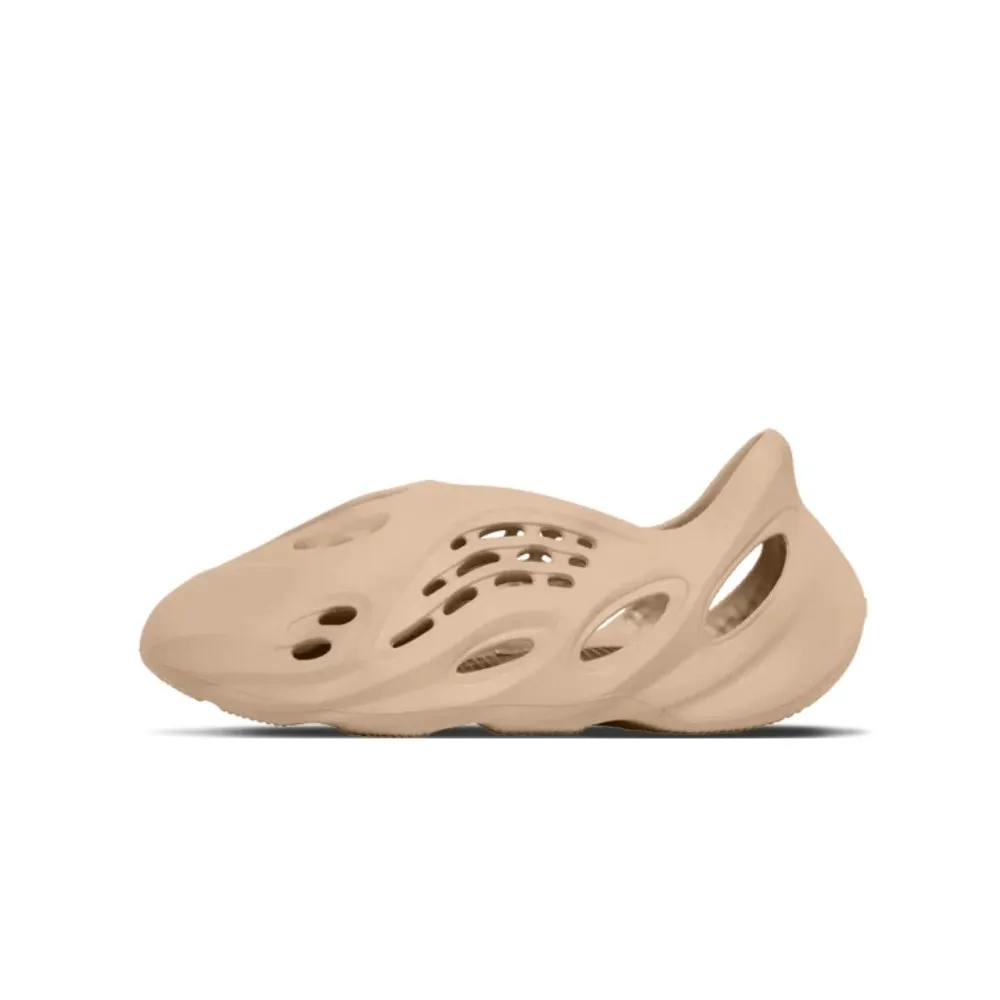 Yeezy Foam RNR Clay Taupe