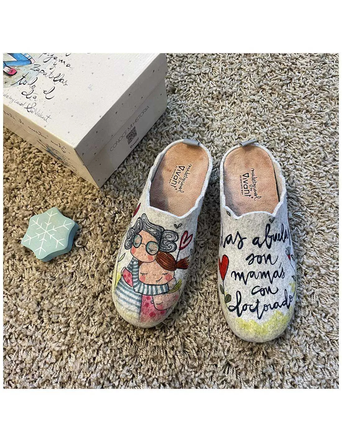 Zapatilla de Casa "Las abuelas son mamás con doctorado" Fieltro Gris