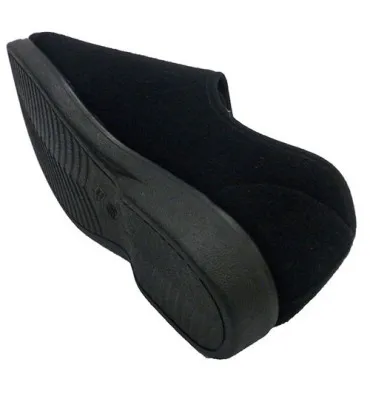Zapatilla desmontable para pies muy delicados Alberola en negro