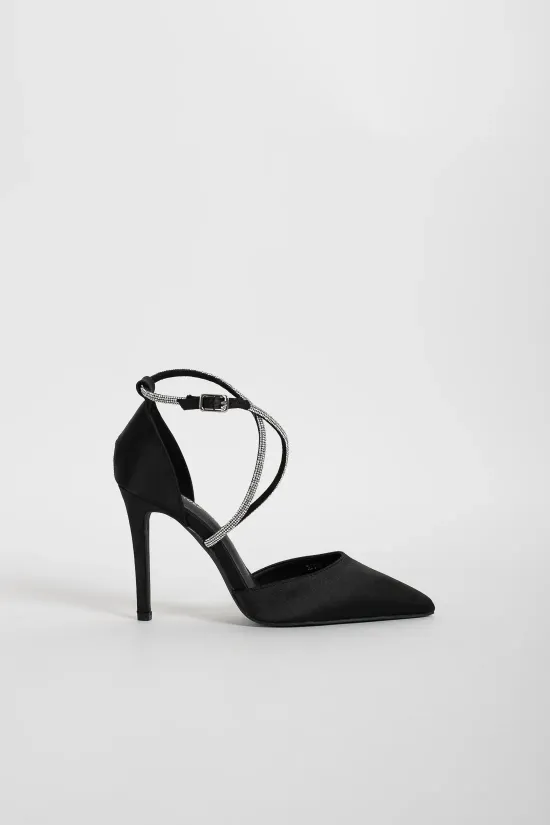 ZAPATO DE TACóN CARFU  NEGRO